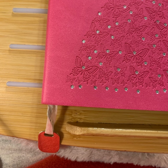 Beautiful Tiana Journal! NIP! Disney Princess and The Frog. 🐸 - Picture 2 of 7